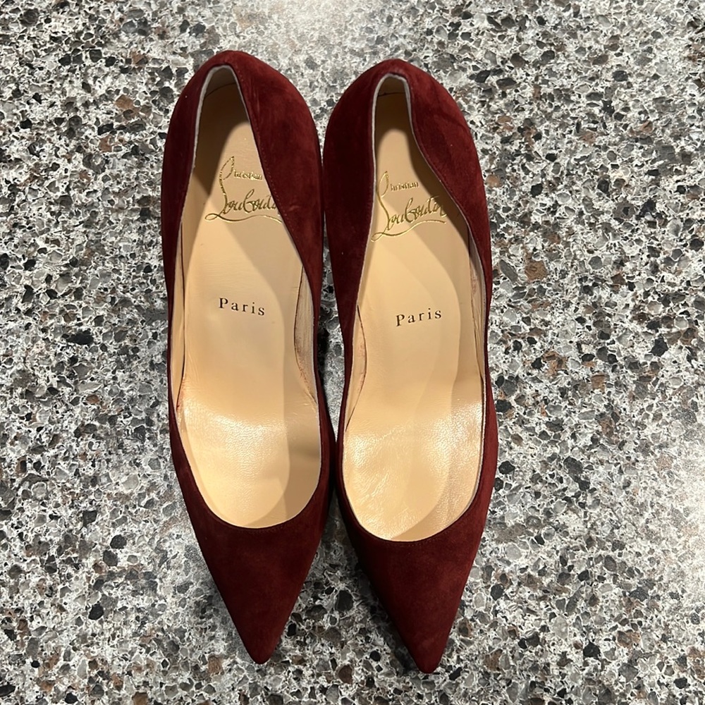 CHRSITIAN LOUBOUTIN. Kate 100 Suede Pump.